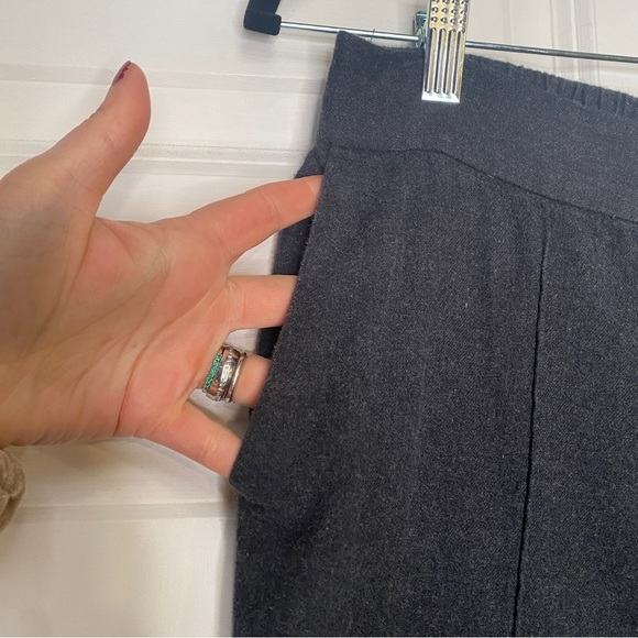 Old Navy Wool Like Soft Dark Charcoal Cuffed Ankle Pants Size Medium - Picture 2 of 10
